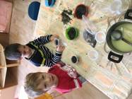 Jak Myšky a Koťata tvoří a hrají si ve školičce