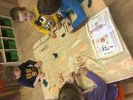 Jak Myšky a Koťata tvoří a hrají si ve školičce