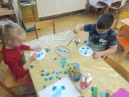 Jen si, děti, všimněte