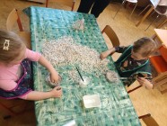 Jen si, děti, všimněte