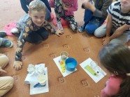 Jen si, děti, všimněte