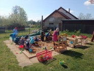 Jen si, děti, všimněte