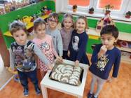 Myšky a Koťátka pečou Martinské rohlíčky