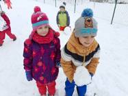 Stavíme sněhuláky a máme radost ze sněhové nadílky