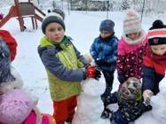 Stavíme sněhuláky a máme radost ze sněhové nadílky