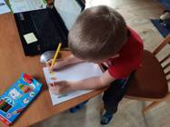 Jak nám jde vzdělávání distančně, aneb pilné jako včelky