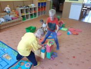 "Koťátka" staví domečky pro skřítka Lupínka