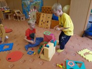 "Koťátka" staví domečky pro skřítka Lupínka