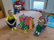 "Koťátka" staví domečky pro skřítka Lupínka