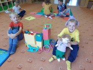 "Koťátka" staví domečky pro skřítka Lupínka