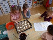 Pečení koláčů s povidly - "To je zlaté posvícení"