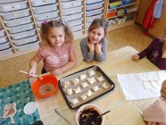 Pečení koláčů s povidly - "To je zlaté posvícení"