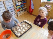 Pečení koláčů s povidly - "To je zlaté posvícení"