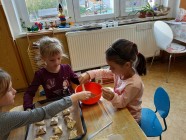 Pečení koláčů s povidly - "To je zlaté posvícení"