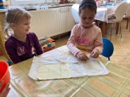 Pečení koláčů s povidly - "To je zlaté posvícení"