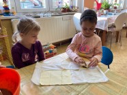 Pečení koláčů s povidly - "To je zlaté posvícení"