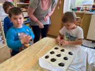 Pečení koláčů s povidly - "To je zlaté posvícení"