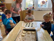 Pečení koláčů s povidly - "To je zlaté posvícení"