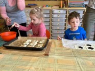 Pečení koláčů s povidly - "To je zlaté posvícení"