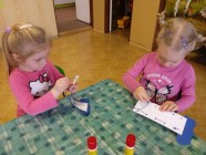 "Holka modrooká, nesedávej u potoka..."