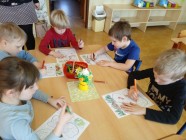 "Polámal se mraveneček..."