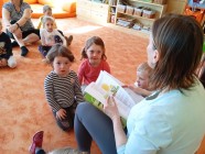 "Polámal se mraveneček..."