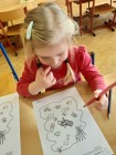 "Jen si, děti, všimněte, ... že se již předškoláci připravují k zápisu!"