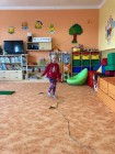 "Jen si, děti, všimněte, ... že se již předškoláci připravují k zápisu!"