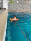 První plavecká lekce