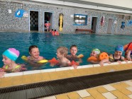 První plavecká lekce