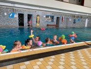 První plavecká lekce