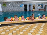 První plavecká lekce