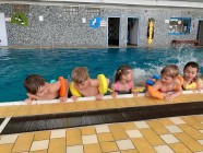 První plavecká lekce