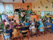 Divadlo ,,U DVOU SLUNCÍ" - ,,Jak Jeníček do města zabloudil"