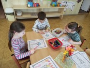 Holka modrooká, nesedávej u potoka...