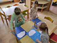 Holka modrooká, nesedávej u potoka...