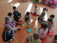 Holka modrooká, nesedávej u potoka...