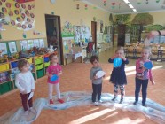 Holka modrooká, nesedávej u potoka...