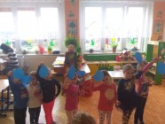 Holka modrooká, nesedávej u potoka...