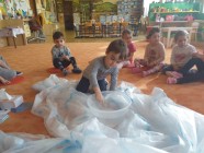 Holka modrooká, nesedávej u potoka...