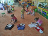 Nebezpečí kolem nás - jak se zachovat, když nám hrozí nebezpečí (týdenní téma)