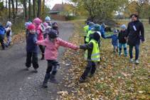 Podzim ve školce- pečení duchů a vycházka