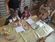 Šel zahradník do zahrady