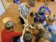 Hlava, ramena, kolena