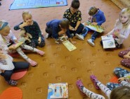 Hlava, ramena, kolena