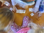 Hlava, ramena, kolena