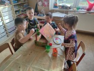 Hlava, ramena, kolena