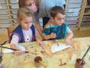 Hlava, ramena, kolena