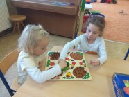 Hlava, ramena, kolena